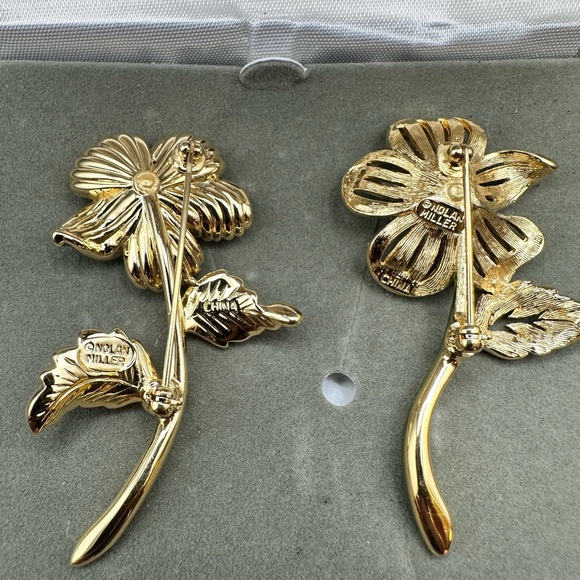 Vintage Nolan Miller Clear Swarovski Rhinestone Enamel Flower Brooch Pin 2 set - Picture 8 of 16